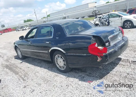 2008 Lincoln Town Car Signature Limited z USA, uszkodzony, nr VIN 2LNHM82W68X659796